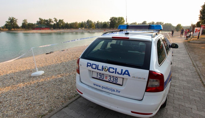 Bježao od policije pa udario u hidrant, pronađeno 500 tableta za potenciju