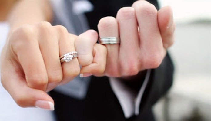 Znate li zašto vjenčani prsten nosimo na lijevom prstenjaku?