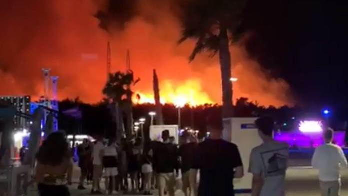 Požar na Zrću, evakuiran veliki broj turista (VIDEO)