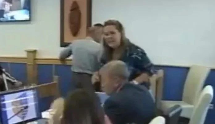 Zastupnica u Skupštini BPK Goražde fizički napala predsjedavajuću Skupštine (VIDEO)