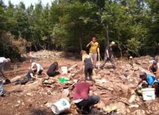 Arheološki nalazi svjedoče da su naselja oko Zenice stara oko 3.100 godina