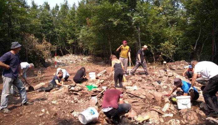 Arheološki nalazi svjedoče da su naselja oko Zenice stara oko 3.100 godina