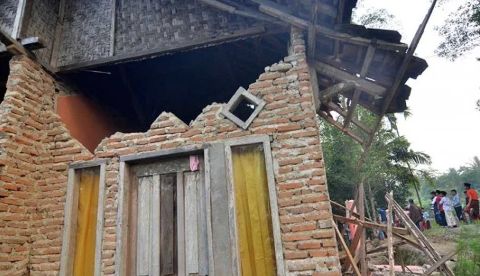 U zemljotresu na Javi poginula jedna osoba, više od 100 kuća oštećeno