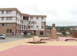 Predložen pritvor za babu i muškarca koji su iskorištavali djevojčicu iz Šipova