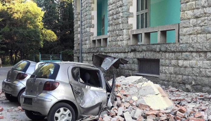 Albanci panično bježali iz domova nakon snažnih zemljotresa