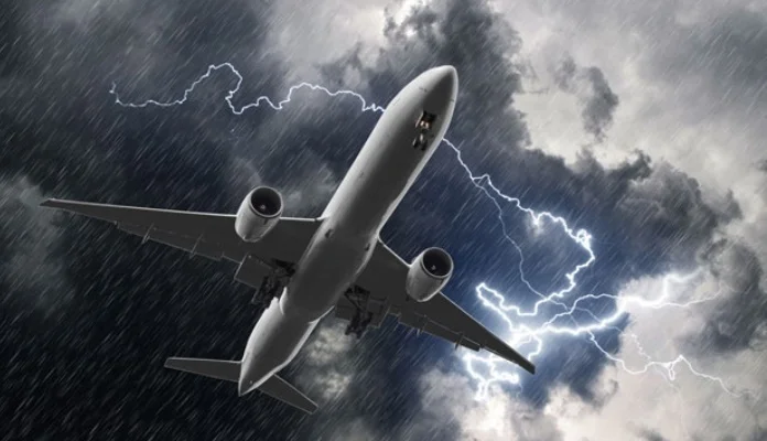 Grom udario u avion kojim je Ivica Dačić letio za Ljubljanu