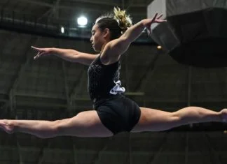 Gimnastičarka nastupila potpuno gola (VIDEO)