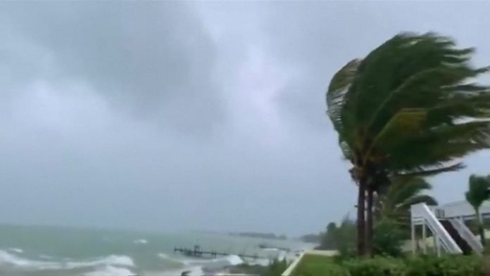 Uragan Dorian razara Bahame: "Ovo je oluja svih oluja!" (VIDEO)