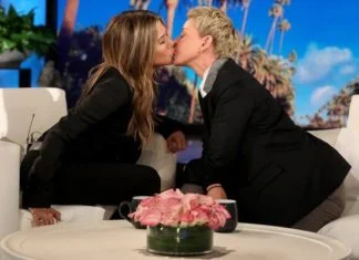 Jennifer Aniston poljubila u usta voditeljicu Ellen DeGeneres (VIDEO)