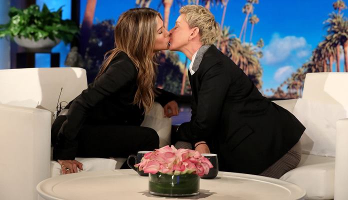 Jennifer Aniston poljubila u usta voditeljicu Ellen DeGeneres (VIDEO)