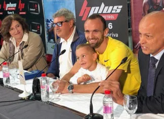 Amel Tuka sletio na Aerodrom Sarajevo, dočekali ga brojni građani PRESS Amel Tuka