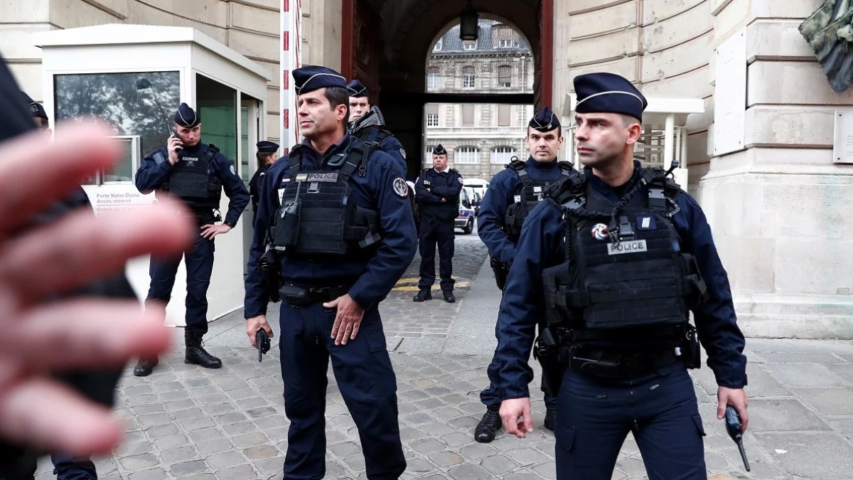 Francuski mediji: Ubica četiri policajca u Parizu nedavno prešao na islam
