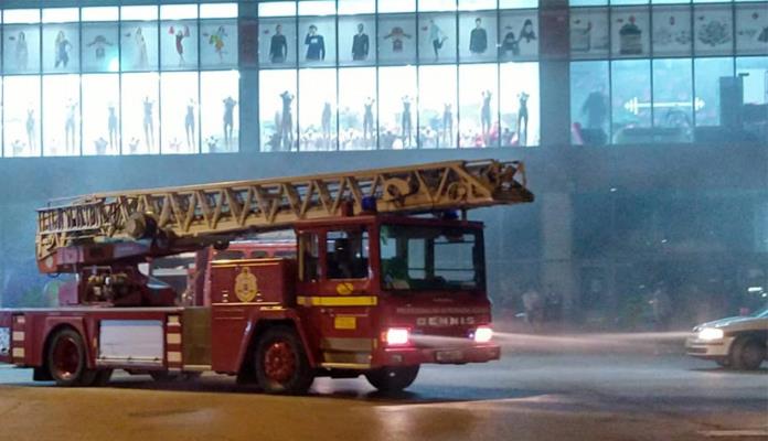 Tragedija u Kaknju: Radnik se ugušio gaseći požar u tržnom centru Robot