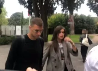 Edin Džeko u društvu supruge Amre stigao na operaciju (VIDEO)