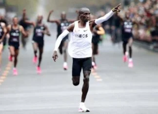 Eliud Kipchoge postao prvi atletičar koji je istrčao maraton za manje od dva sata
