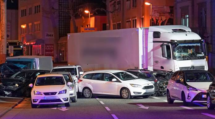 Ukrao kamion i gazio sve pred sobom, 17 osoba ozlijeđeno (VIDEO)