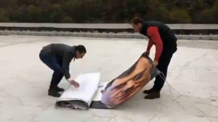 Nakon BiH i u Srbiji uklonjen plakat sa Vučićem i Dodikom (VIDEO)