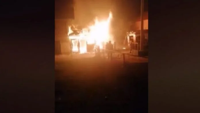 Migranti pokušali da se ugriju pa zapalili kuću u Bihaću (VIDEO)