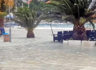 Oluja na Jadranu nosi sve pred sobom (VIDEO)
