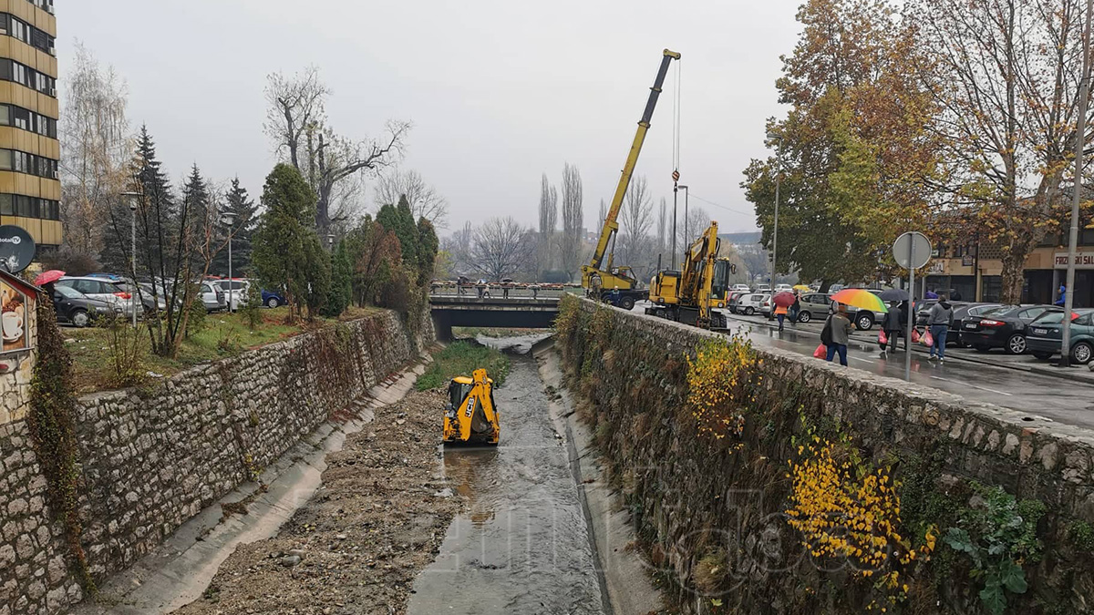 U toku čišćenje korita Kočeve na tri lokacije