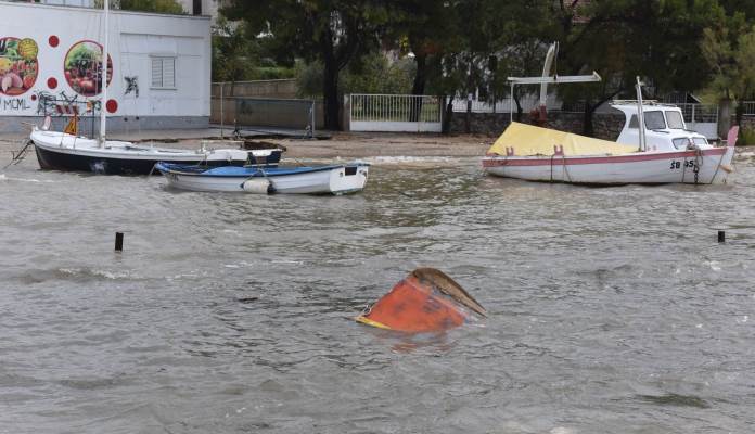 Potop u Dalmaciji, ulice pod vodom, potopljeni i Dioklecijanovi podrumi (VIDEO)