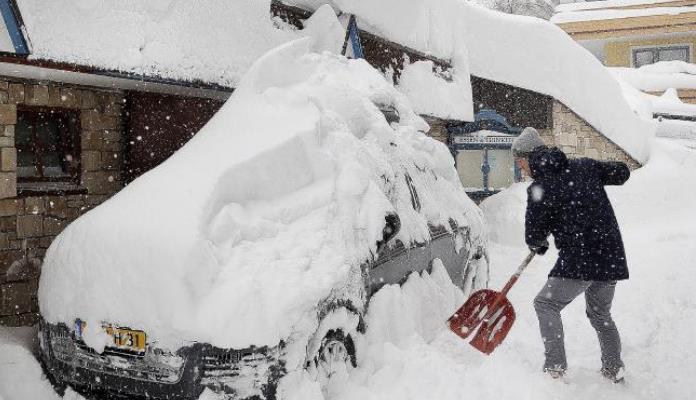 Pao snijeg u Austriji, gotovo deset hiljada domova bez struje