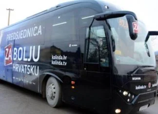Izborni autobus Kitarović zakačio auto i produžio, pojasnili zašto nisu stali