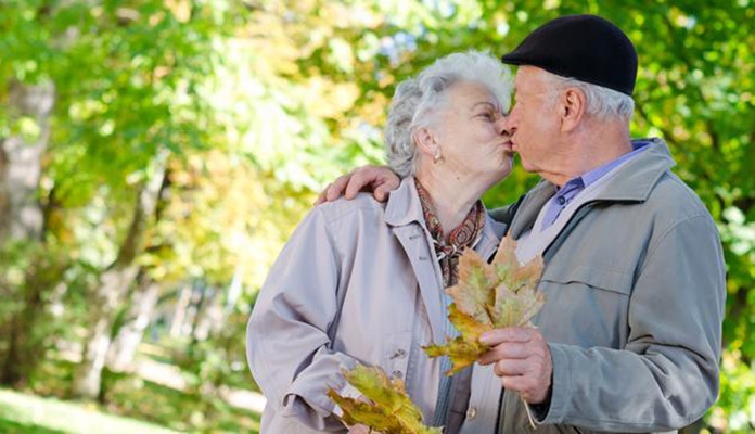 Vjenčali se u 92. godini kako bi “preduhitrili” koronu