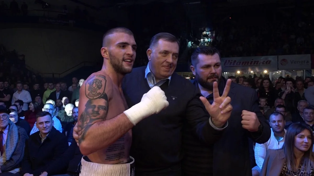 Banjalučka publika izviždala Dodika dok se pozdravljao sa Arkanovim sinom (VIDEO)