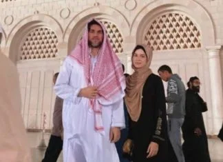 Kenan Hasagić sa suprugom Aminkom obavio umru (VIDEO)