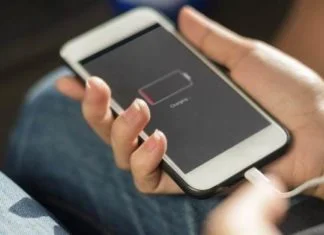 Treba li telefon držati na punjaču tokom noći?
