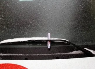 Korisni savjeti: Spriječite da se na autu zalede stakla, retrovizori, brava