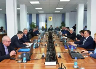 U ponedjeljak Vlada FBiH o posljedicama pandemije izazvane koronavirusom na zdravlje ljudi i ekonomiju