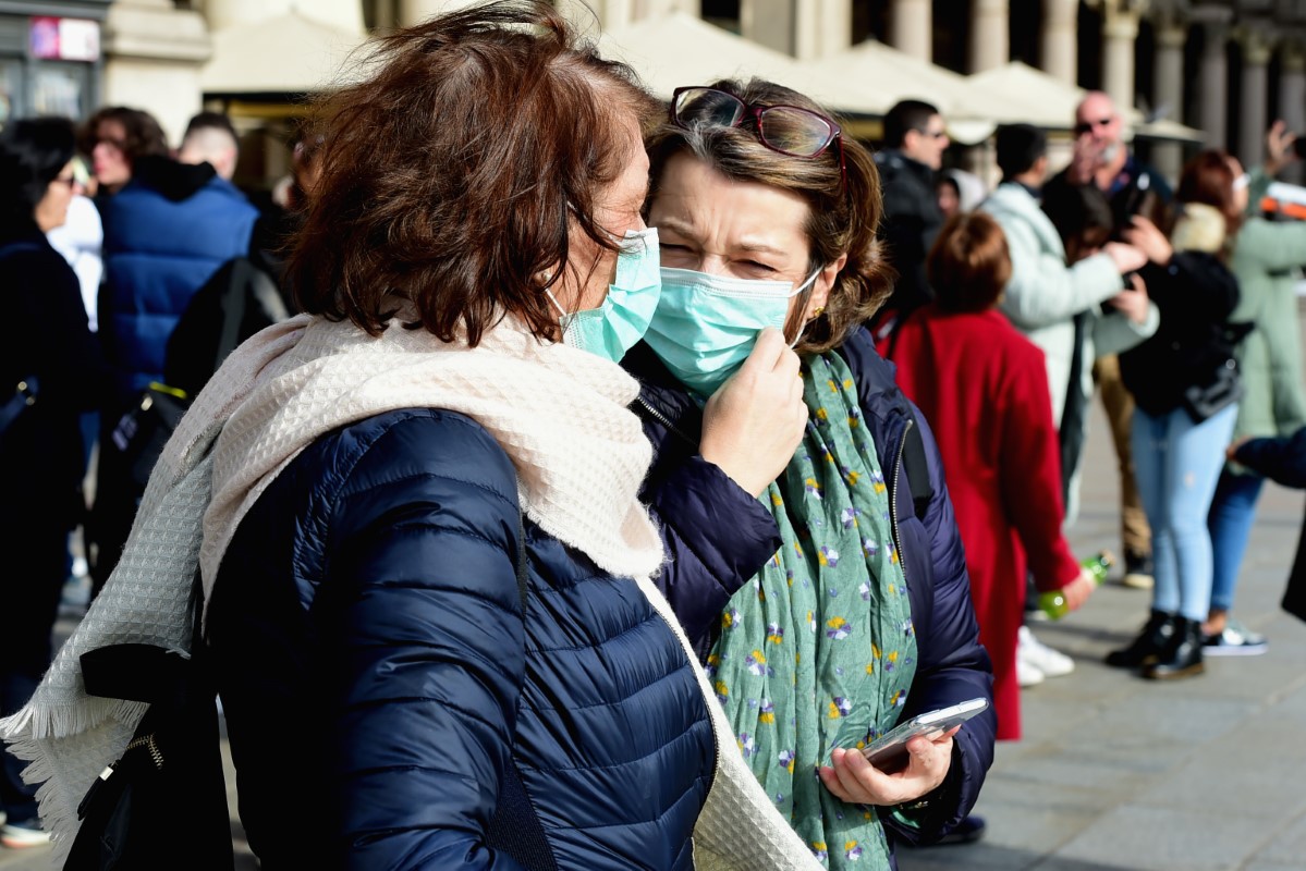 Ponovo se postavlja pitanje trebamo li svi nositi zaštitne maske?