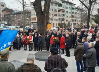 Polaganjem cvijeća u Zenici obilježen Dan nezavisnosti BiH (FOTO)