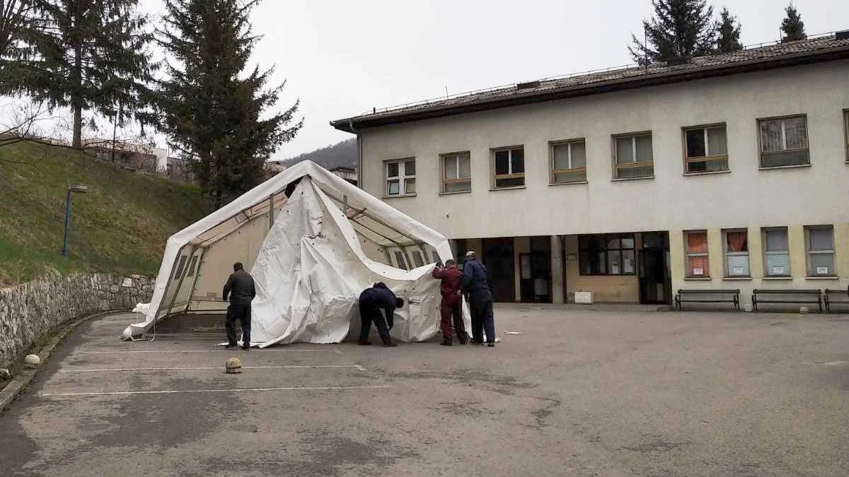 Postavljen trijažni punkt u Službi za infektivne bolesti Kantonalne bolnice Zenica