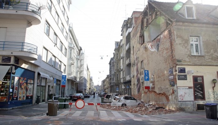 Zbog zemljotresa rušile se kuće u Hrvatskoj, ne zna se ima li mrtvih