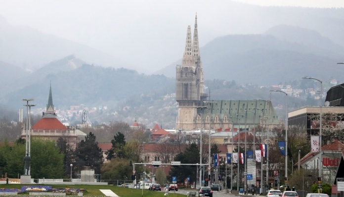 Snažan zemljotres pogodio Zagreb, pucali zidovi na zgradama (FOTO)