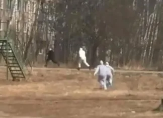 Muškarac za kojeg se sumnja da je zaražen koronavirusom bježao od medicinara (VIDEO) PrintScreen