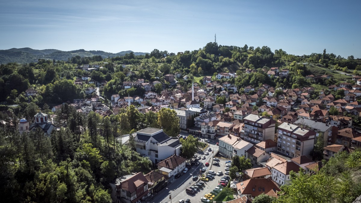 Muškarac iz Tešnja ranio partnericu, a potom izvršio samoubistvo