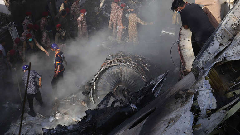 U padu putničkog aviona u Pakistanu 97 poginulih, dvoje preživjelih