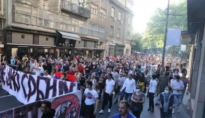 U Beogradu održani protesti protiv 5G mreže, migranata, vakcinacije,…