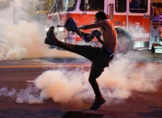 Haotično u gradovima širom Amerike (VIDEO) Demonstracije U SAD U