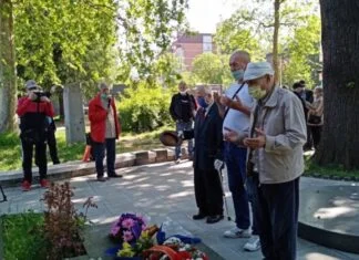 Zenički antifašisti obilježili Dan pobjede nad fašizmom Polaganje Cvijeća Papirna