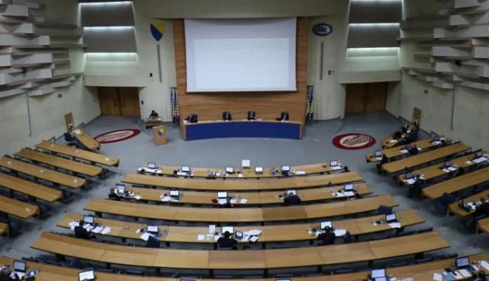 Predstavnički dom BiH usvojio zakon kojim se smanjuju otpremnine političarima