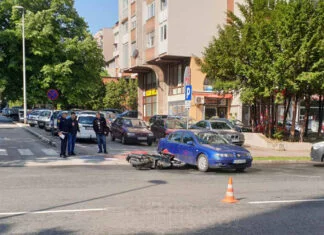 Saobraćajna u centru Zenice, jedna osoba teško povrijeđena (FOTO)