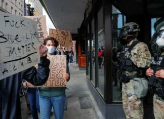 Američka policija ubija i hapsi više od drugih razvijenih zemalja Američka Policija I Demonstranti