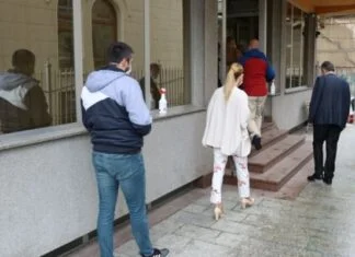 U Sarajevu otvoreno biračko mjesto za izbore u Srbiji