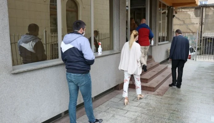 U Sarajevu otvoreno biračko mjesto za izbore u Srbiji