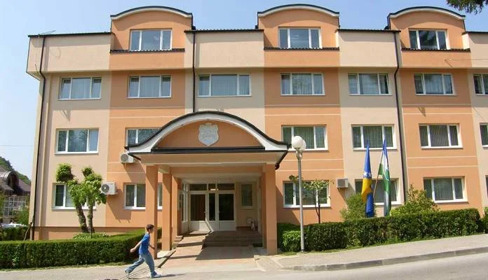 Policija blokirala zgradu Općine Velika Kladuša, pod istragom i Fikret Abdić sa saradnicima